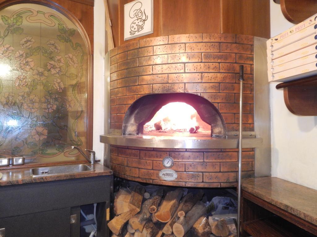 Risthotel Pizzeria Italia Godiasco Exterior foto