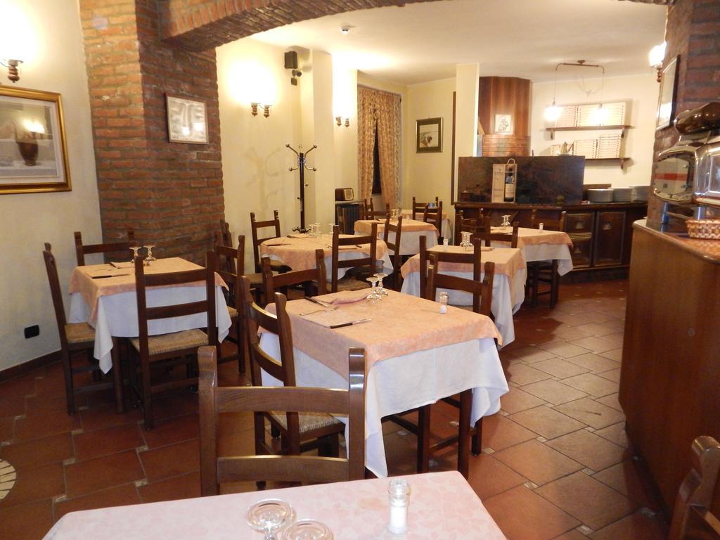 Risthotel Pizzeria Italia Godiasco Exterior foto