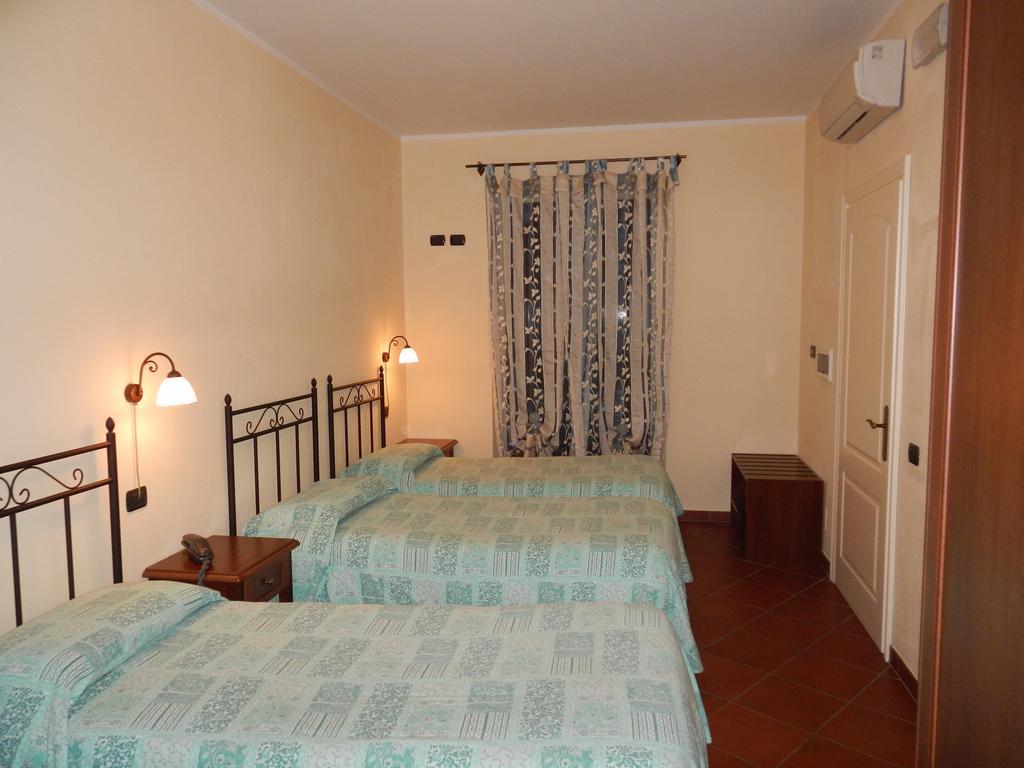 Risthotel Pizzeria Italia Godiasco Habitación foto